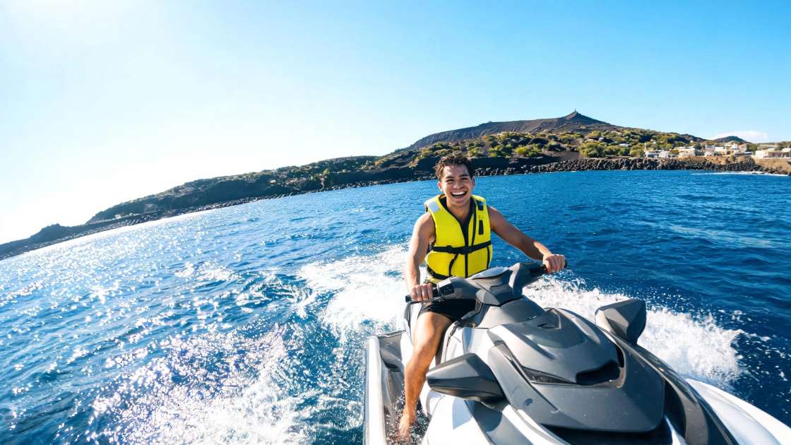 Ofertas de Motos de Agua en Tenerife: Guía 2024 para Comparar y Elegir la Mejor Aventura